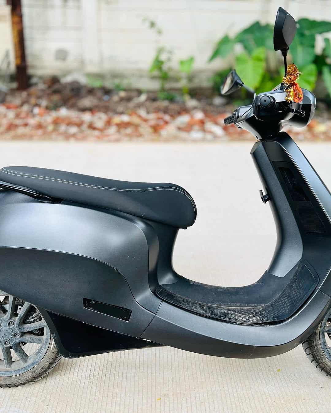 OlaS1Pro scooter for sale Its in great shape and with only 1500 km on it its almost like new 120000Why Im Selling Ive moved to the US so Its currently parked at my place.Mileage Just 1500 kmPurchase Da